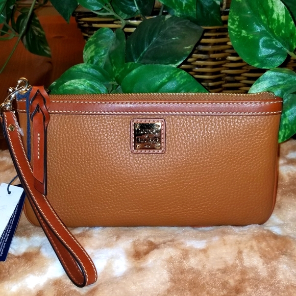 Dooney & Bourke Handbags - DOONEY AND BOURKE LARGE PEBBLE GRAIN LEATHER WRISTLET/POUCH